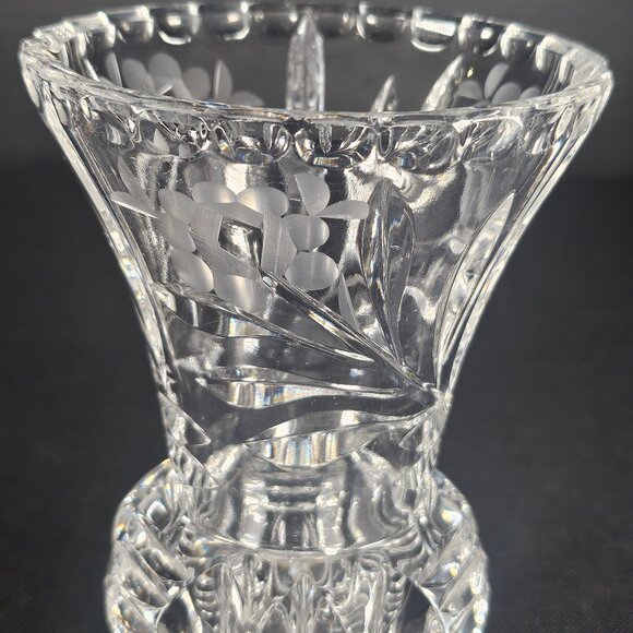 Small 3 Footed Crystal Floral Etched Posy Vase Mid Century Glass Elegant Home - Picture 5 of 11